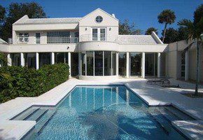 Vero Beach has a wide selection of single family homes available on the barrier island